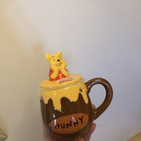 Winnie the Pooh mug with lid - Picture 2 of 3